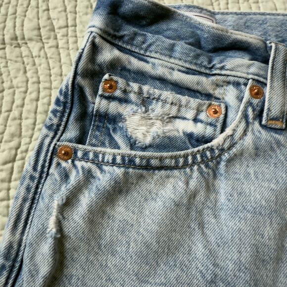 Gap Blue Jean Low Stride Short Denim Distressed Raw Hem Light Wash Size 12 - Picture 2 of 7
